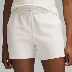 Lululemon Softstreme HR High Rise Shorts 4” Color: Bone Size 2